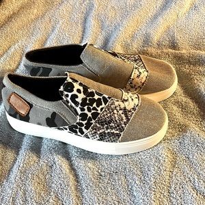 Slip on sneakers size 8
